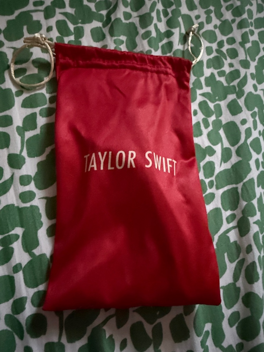 NEVER WORN Taylor Swift Red (Taylor’s Version) heart sunglasses - Picture 2 of 4